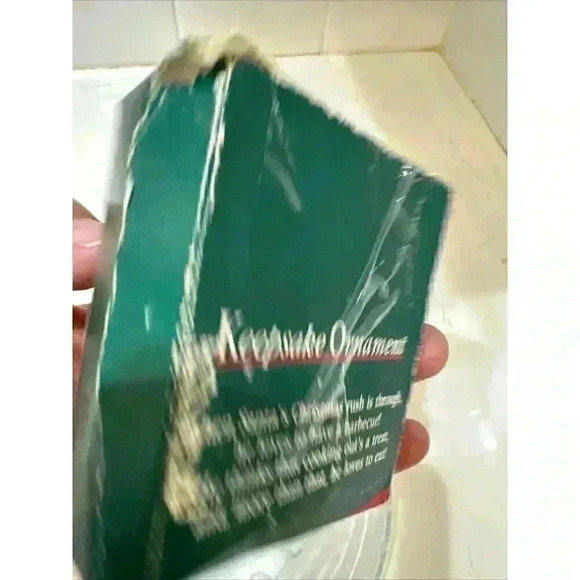 Hallmark Christmas Ornament 1988 Kiss The Claus - Picture 12 of 12